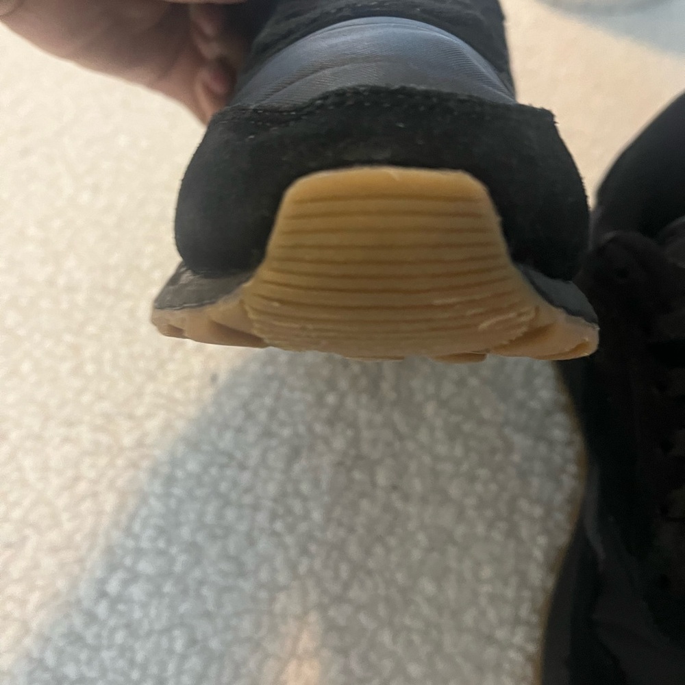 Women’s Black Classic Reebok Sneakers with Gum Sole - Picture 7 of 15